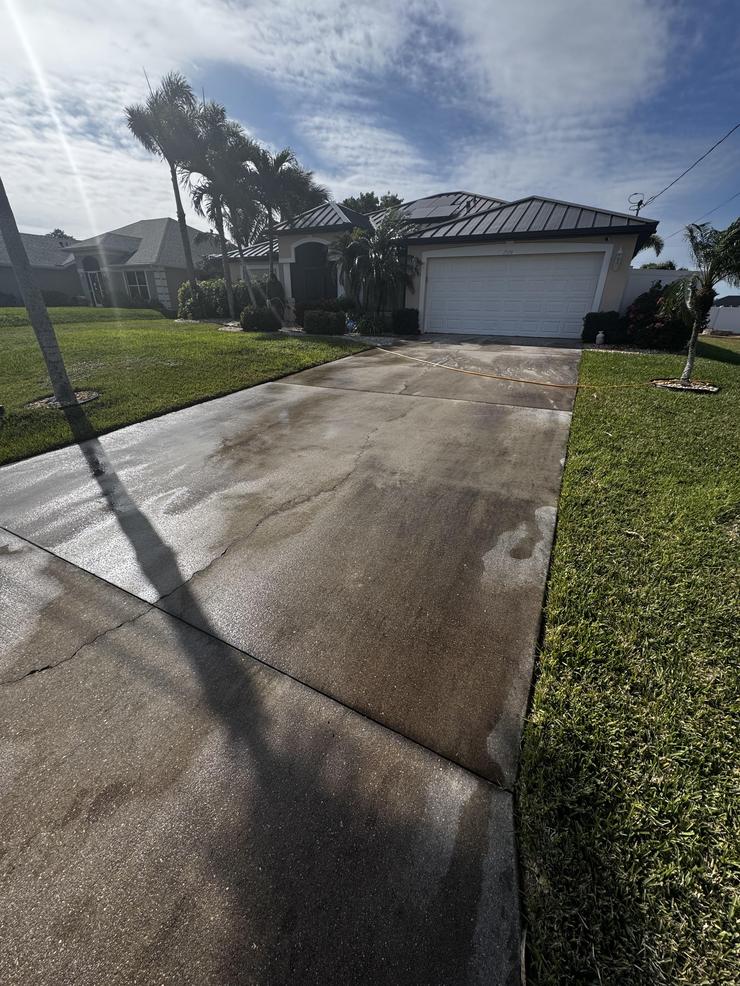 Pressure Washing driveway sanibel